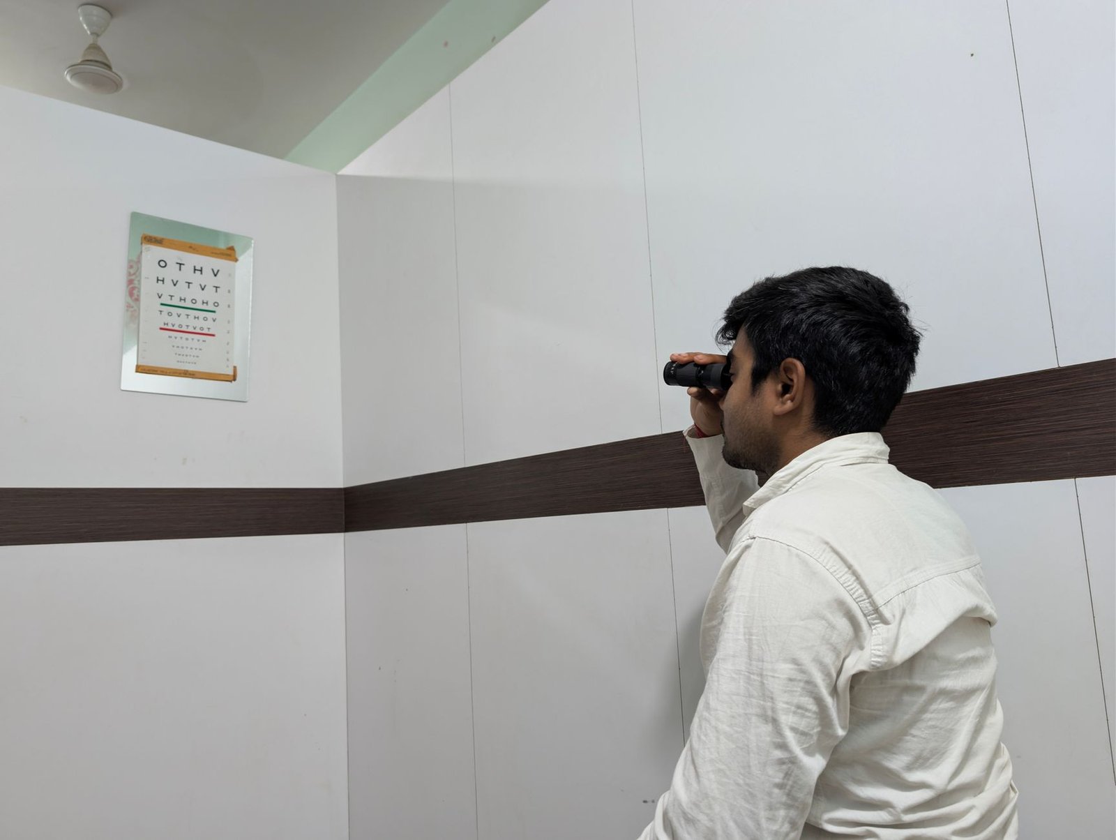 Visita di controllo della vista dall'ottico optometrista