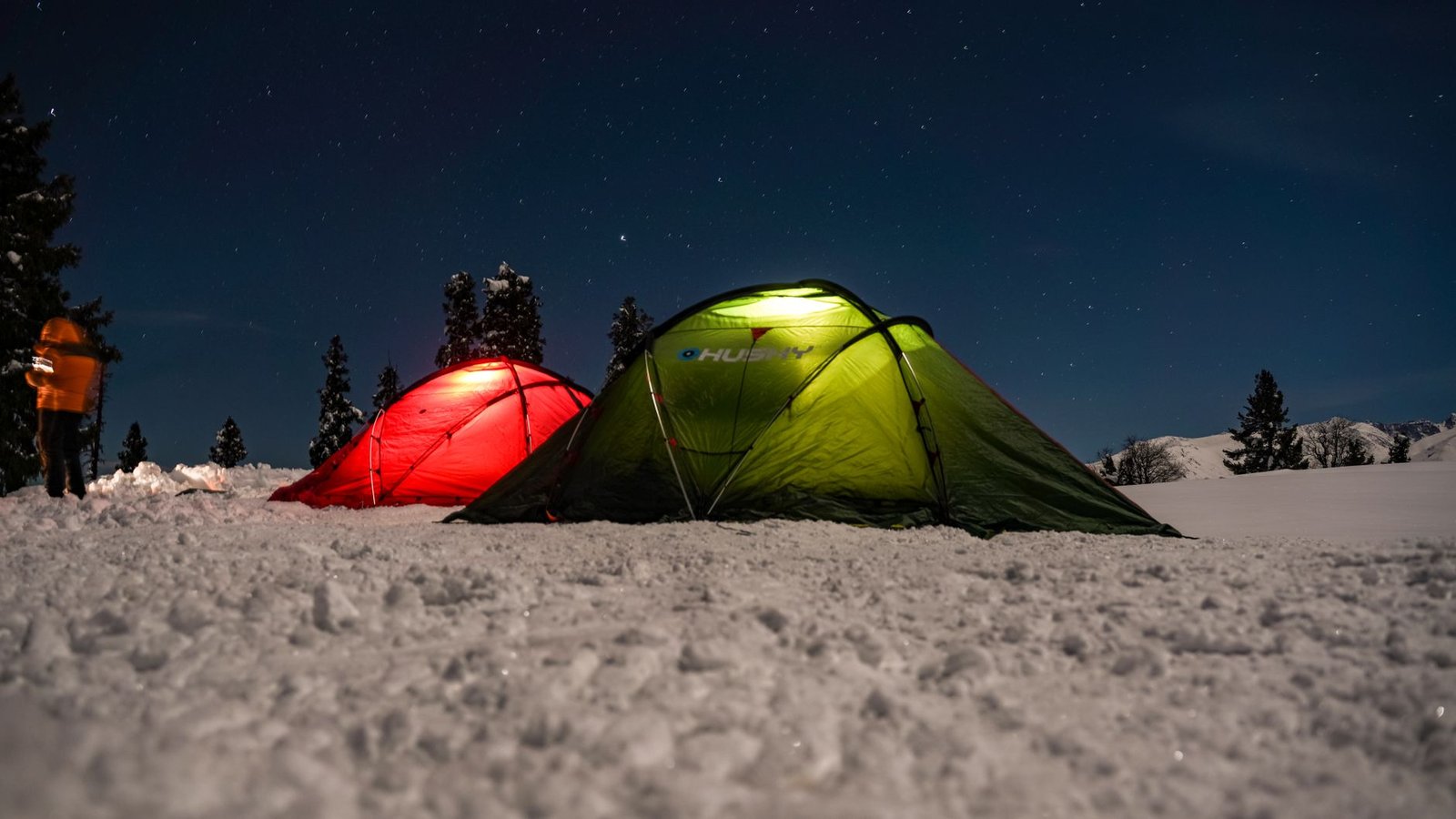 Tenda da campeggio illuminata di notte alimentata da energia portatile