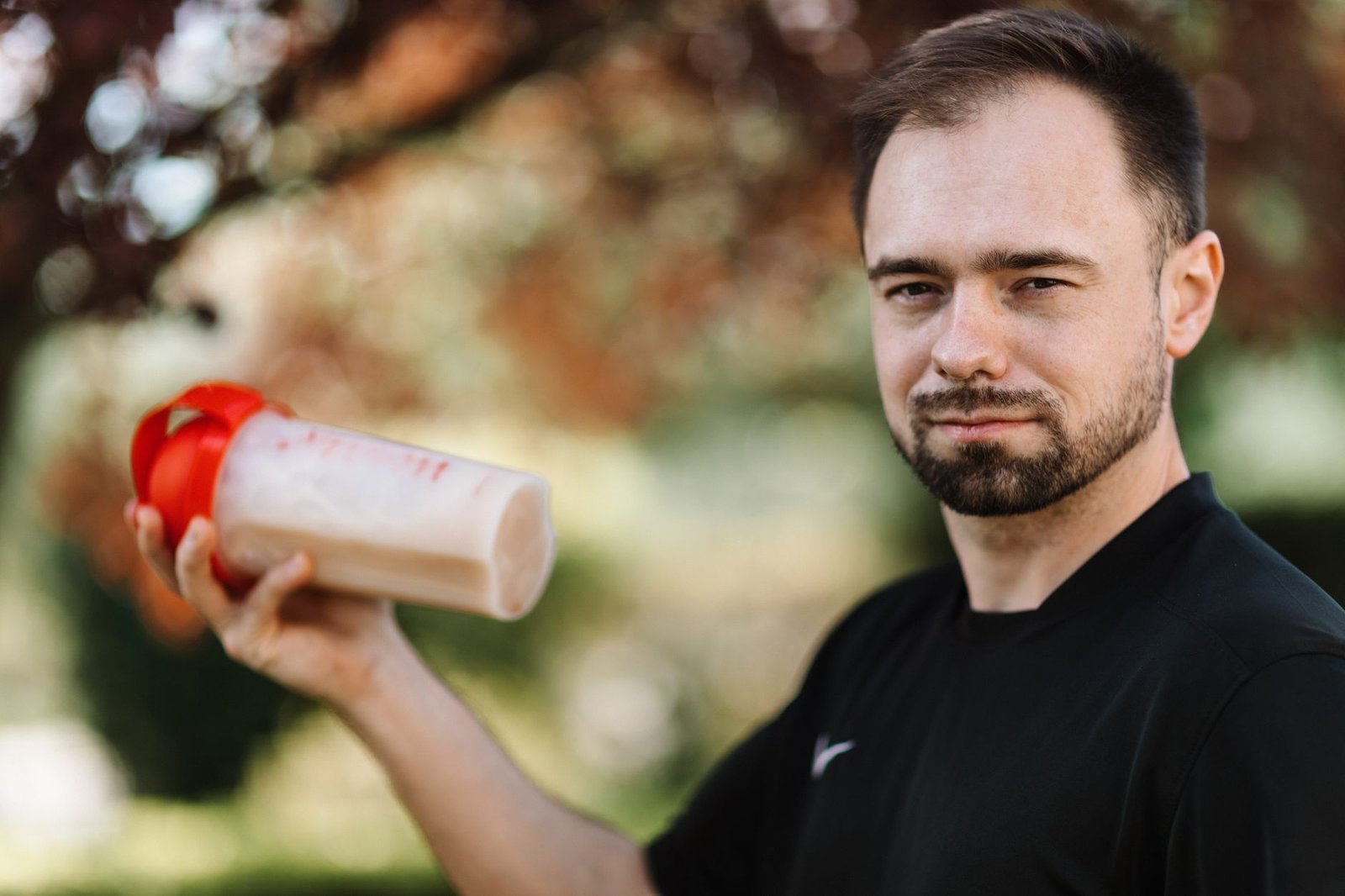 Polvere per integratore sportivo con shaker in palestra