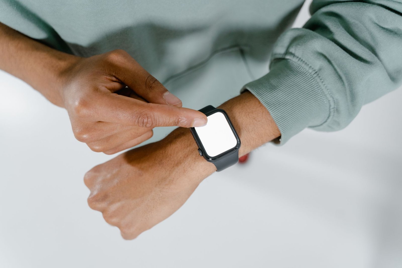 Schermo di uno smartwatch indossato al polso