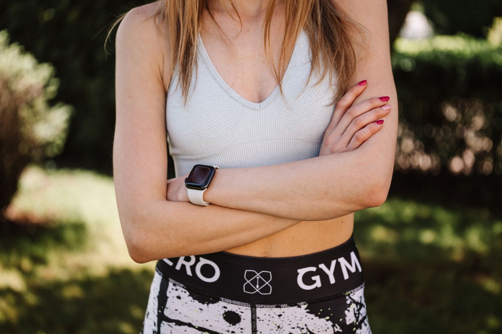 Smartwatch usato durante l'attivita fisica: sensori e GPS a confronto