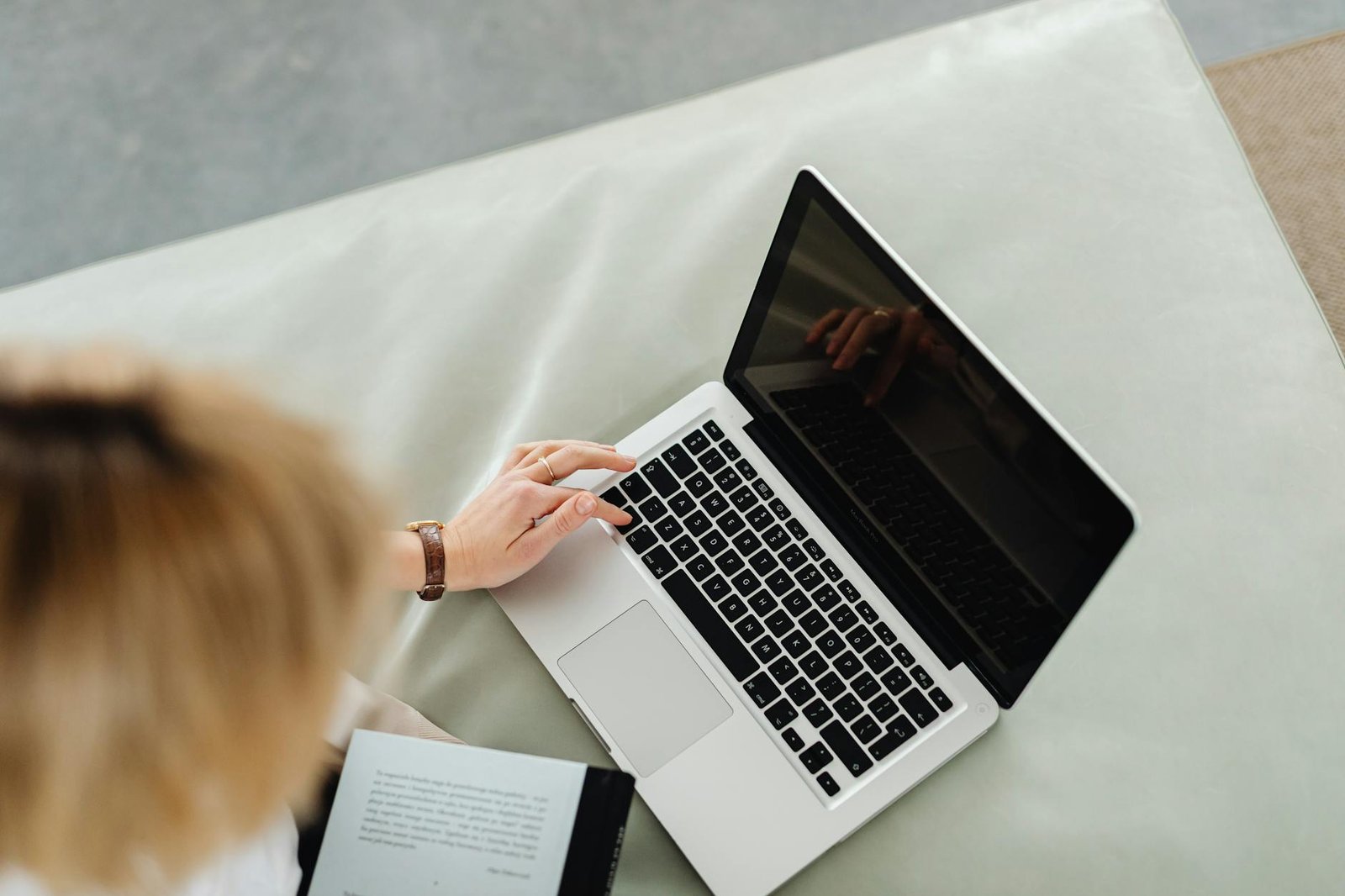 Prenotazione di un hotel online da computer
